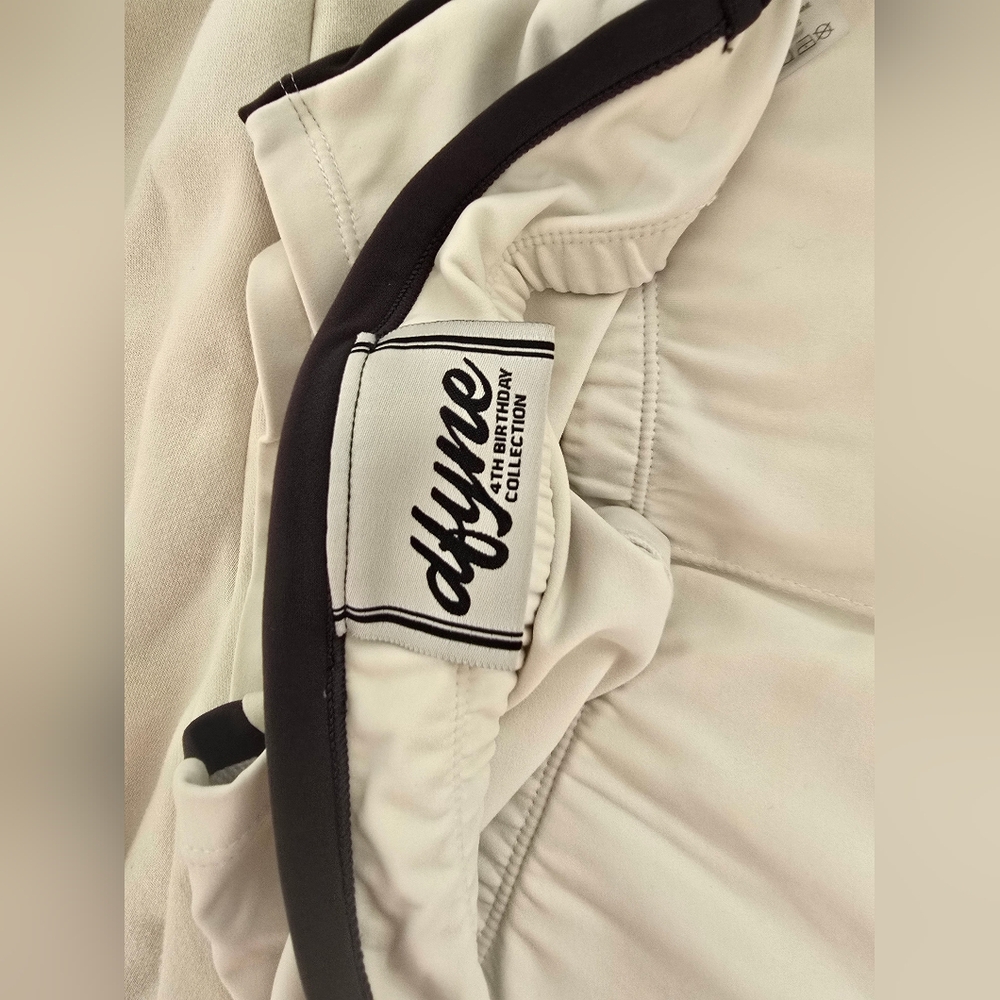 Dfyne 4th Anniversary Set Chalk (Authentic) π€ Pants Joggers And Top - Picture 14 of 17